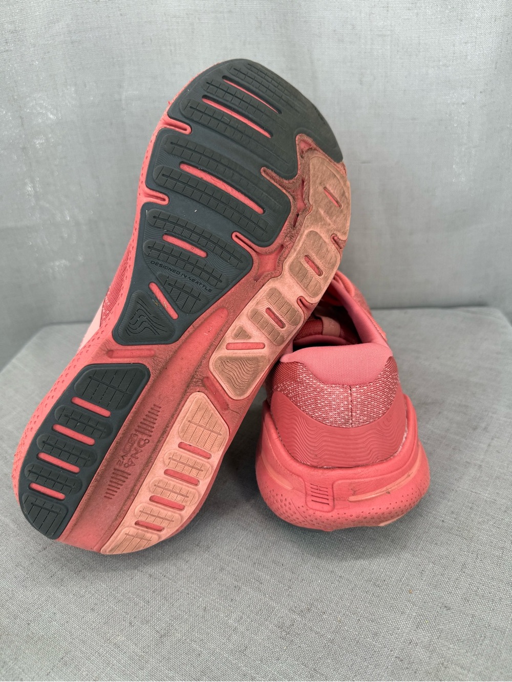 Brooks Women's Ghost Max running shoes in the "Faded Rose/Rosette Sz 10B - Picture 5 of 10